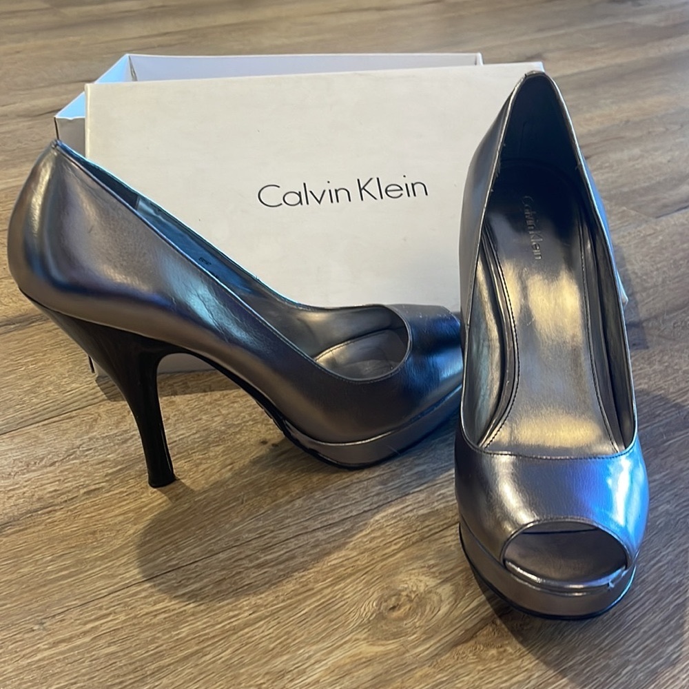 Calvin Klein Gun Metal Grey Peep Toe Pumps SZ 9.5